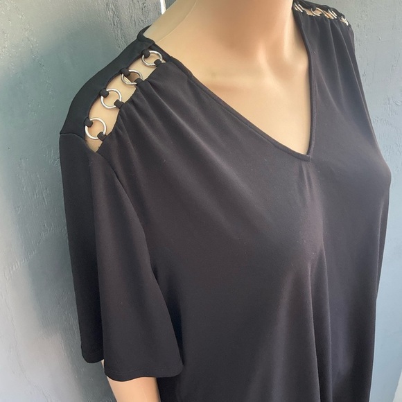 Michael By Michael Kors Flowy Shoulder Rings Accent Ring Black Size XL - Picture 3 of 8